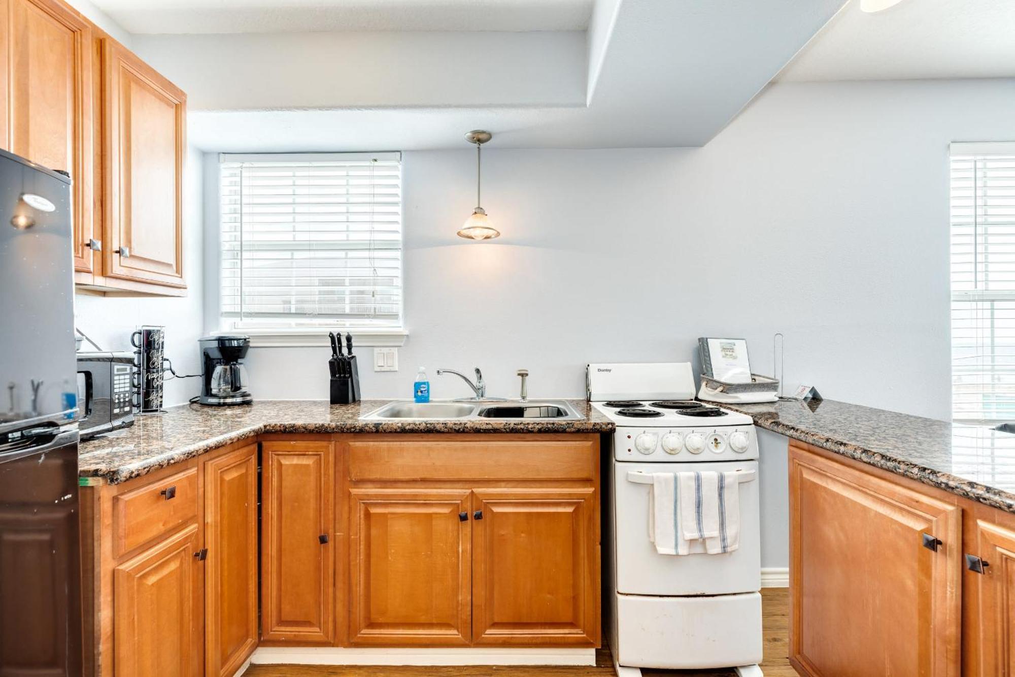 Unobstructed Oceanfront Sea Turtle Unit 2 Beach Pad! Surfside Beach Exteriör bild